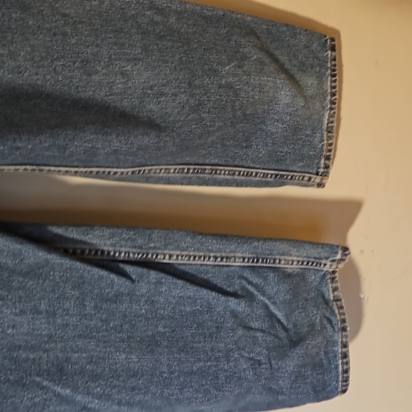 Levi's 550 Relaxed Fit Jeans - Picture 8 of 10